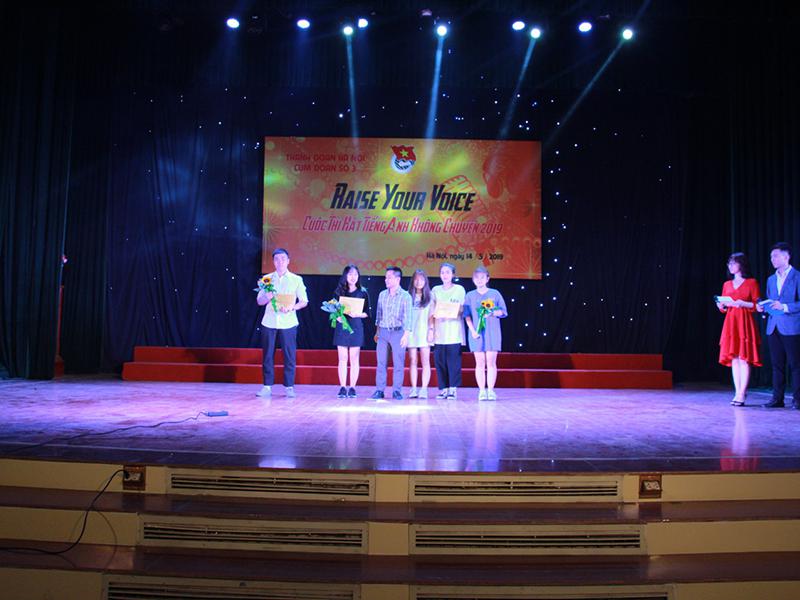 cuoc-thi-hat-tieng-anh-1